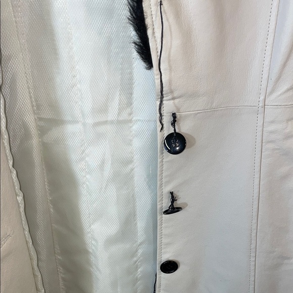 Elegant White Leather Jacket with Black Accents - Picture 13 of 16